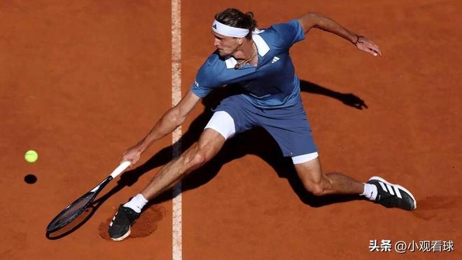 关于意大利网球队横扫美国网球队，兹维列夫送出助攻的信息