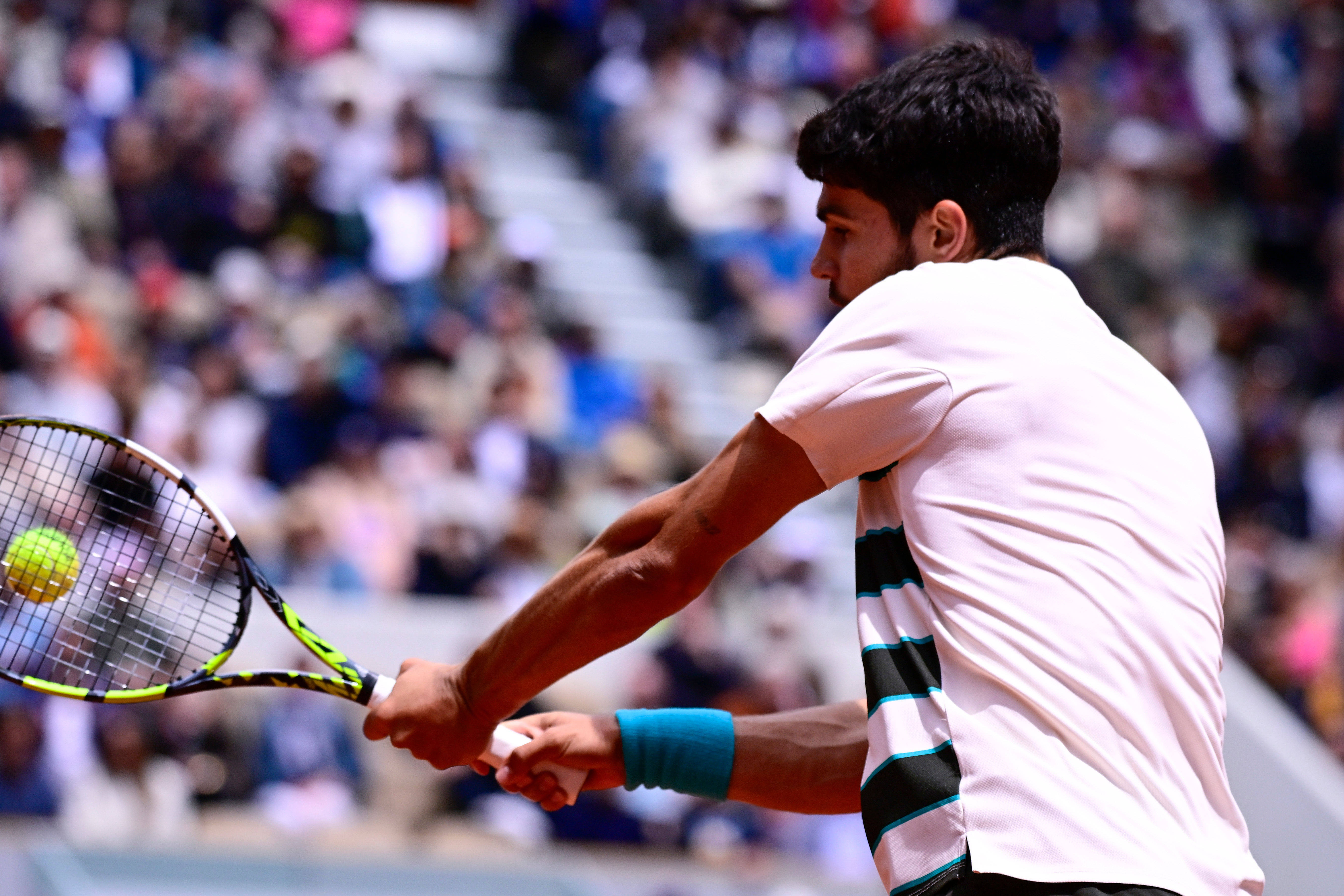 法国网球队险胜英国网球队，阿尔卡拉斯送出助攻的简单介绍