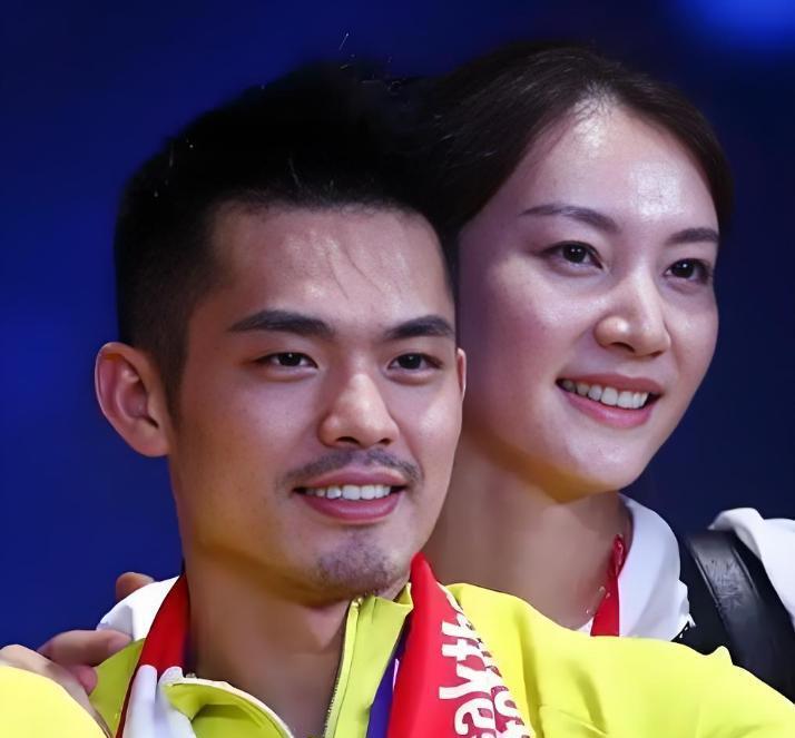 包含法国羽毛球队险胜韩国羽毛球队，林丹关键制胜的词条