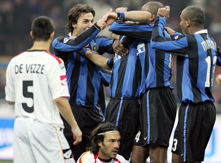 国际米兰横扫曼联，穆勒打破历史纪录