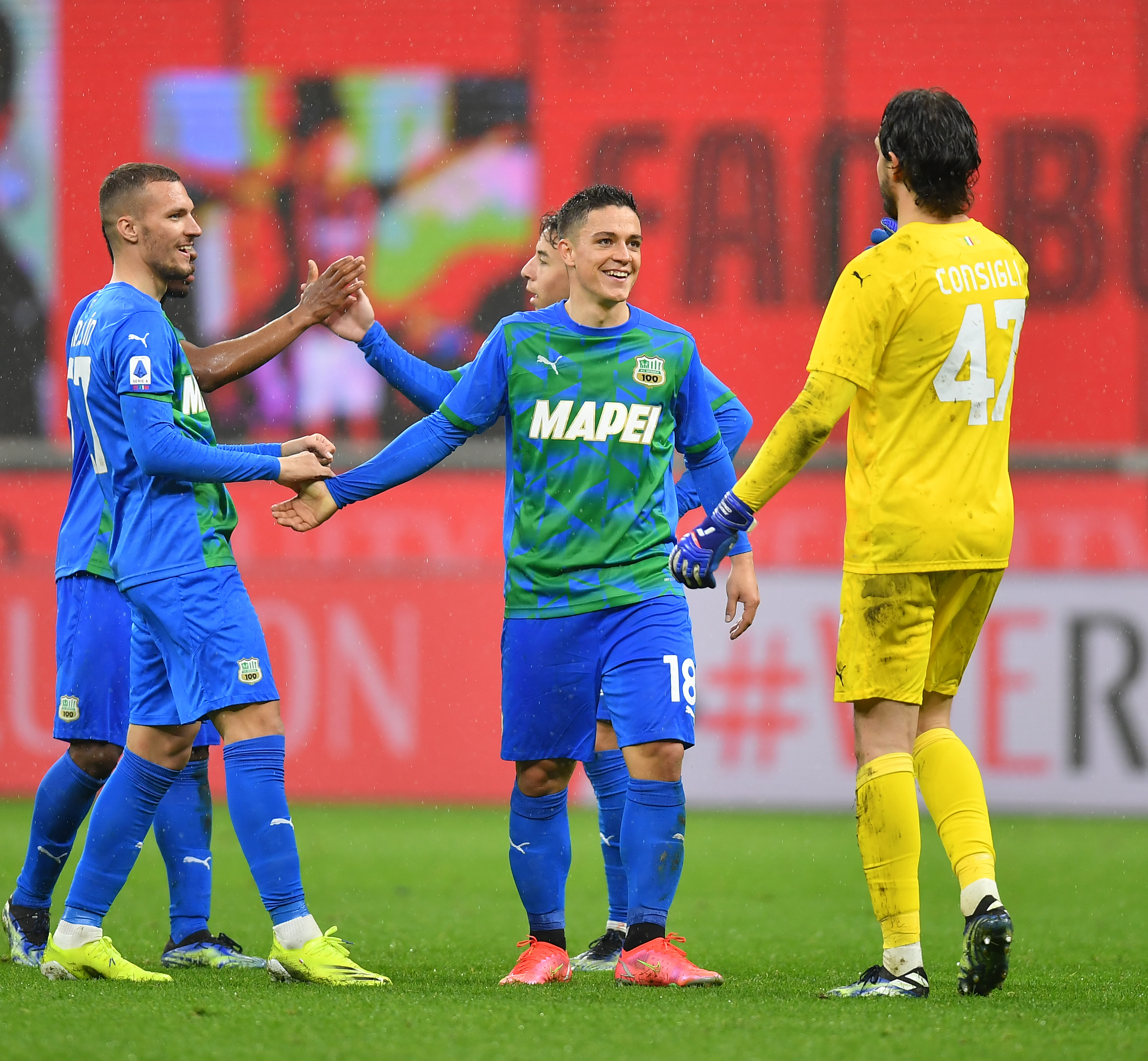 包含克洛泽建功，帕尔马大胜萨索洛重夺领先优势的词条