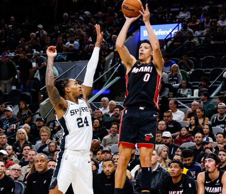 马刺队主帅调整战术，带领球队扭转局势的简单介绍