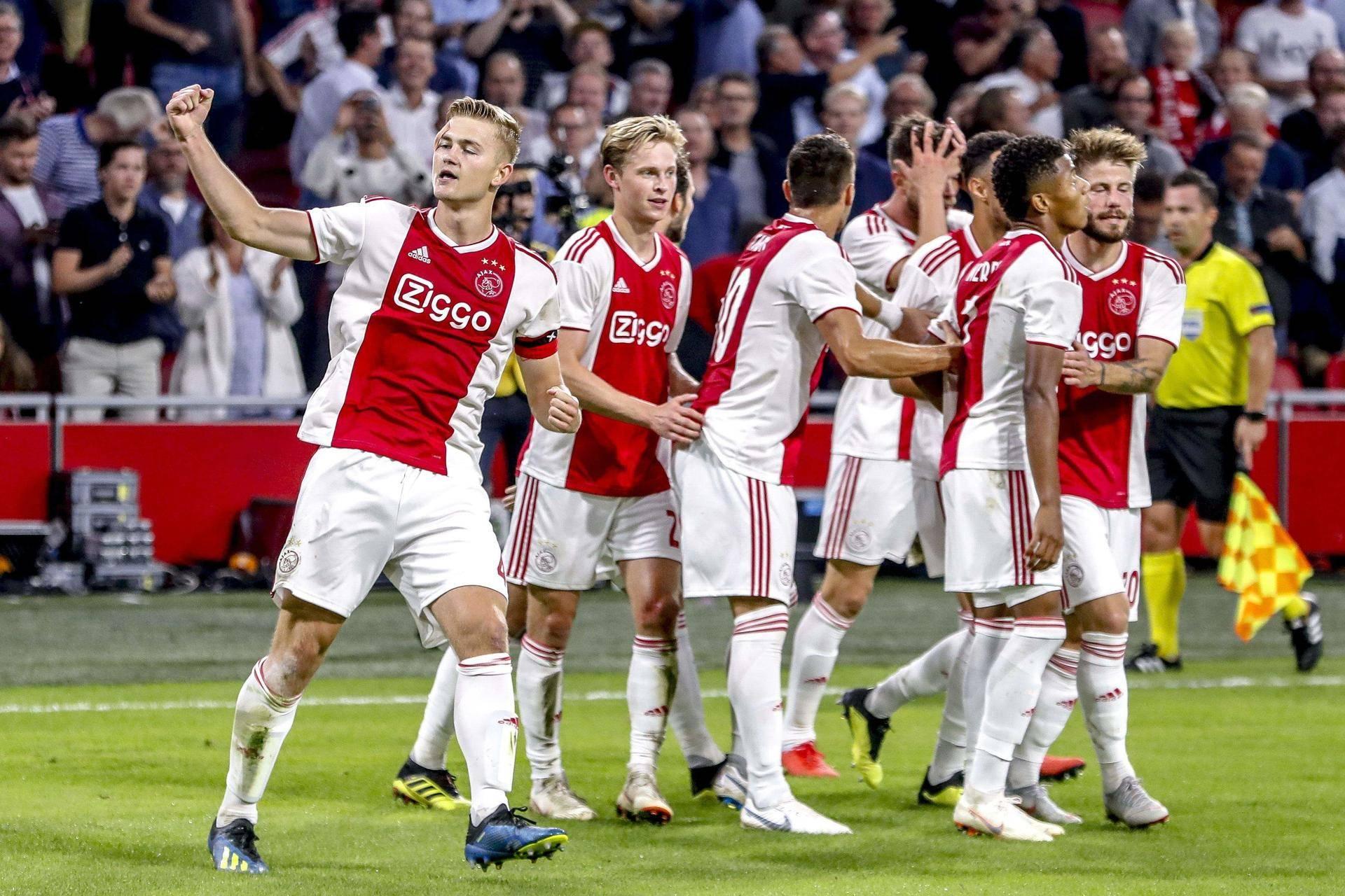 阿贾克斯大热闯入半决赛，豪取胜利的简单介绍