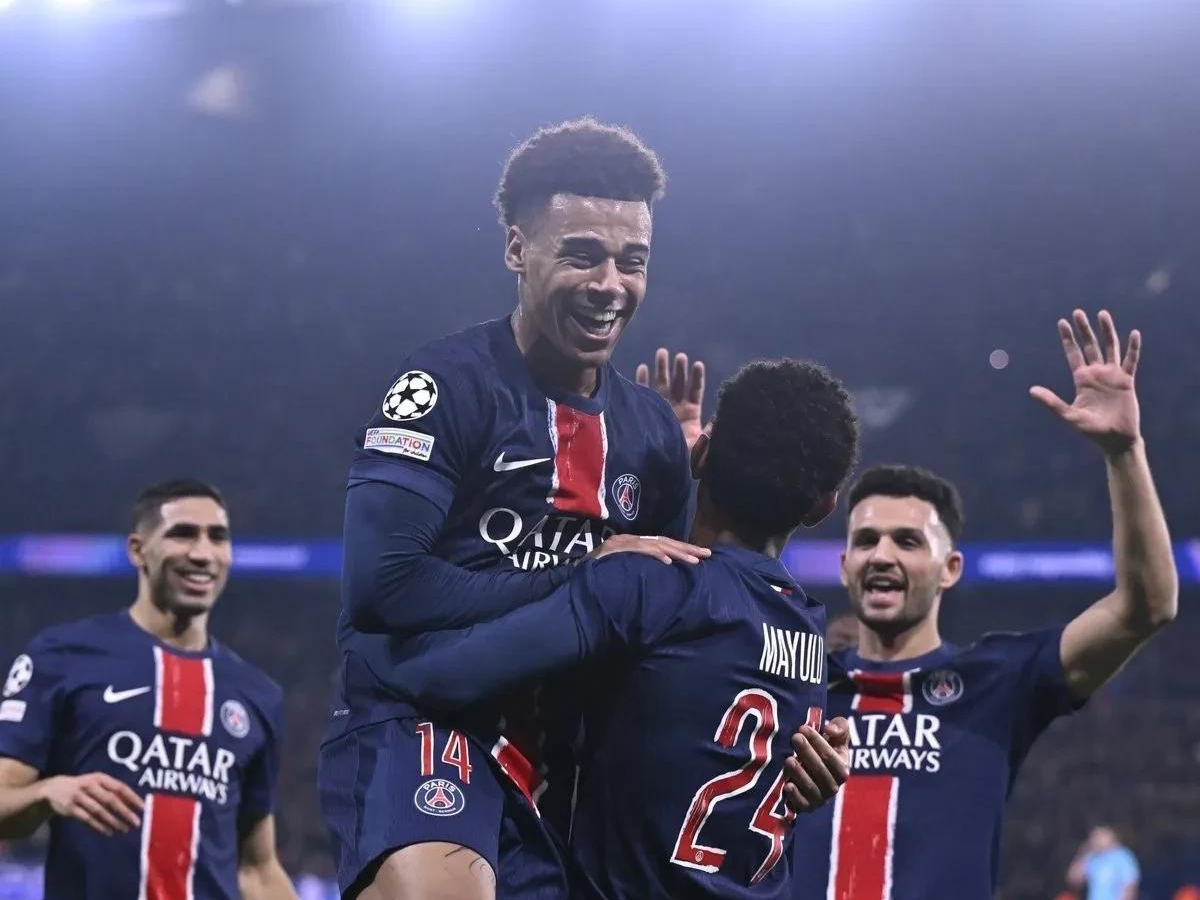 巴黎圣日耳曼三连胜，领跑法国联赛积分榜的简单介绍