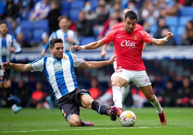 关于智利碾压里昂,库尔图瓦关键制胜的信息 关于智利碾压里昂,库尔图瓦关键制胜的信息