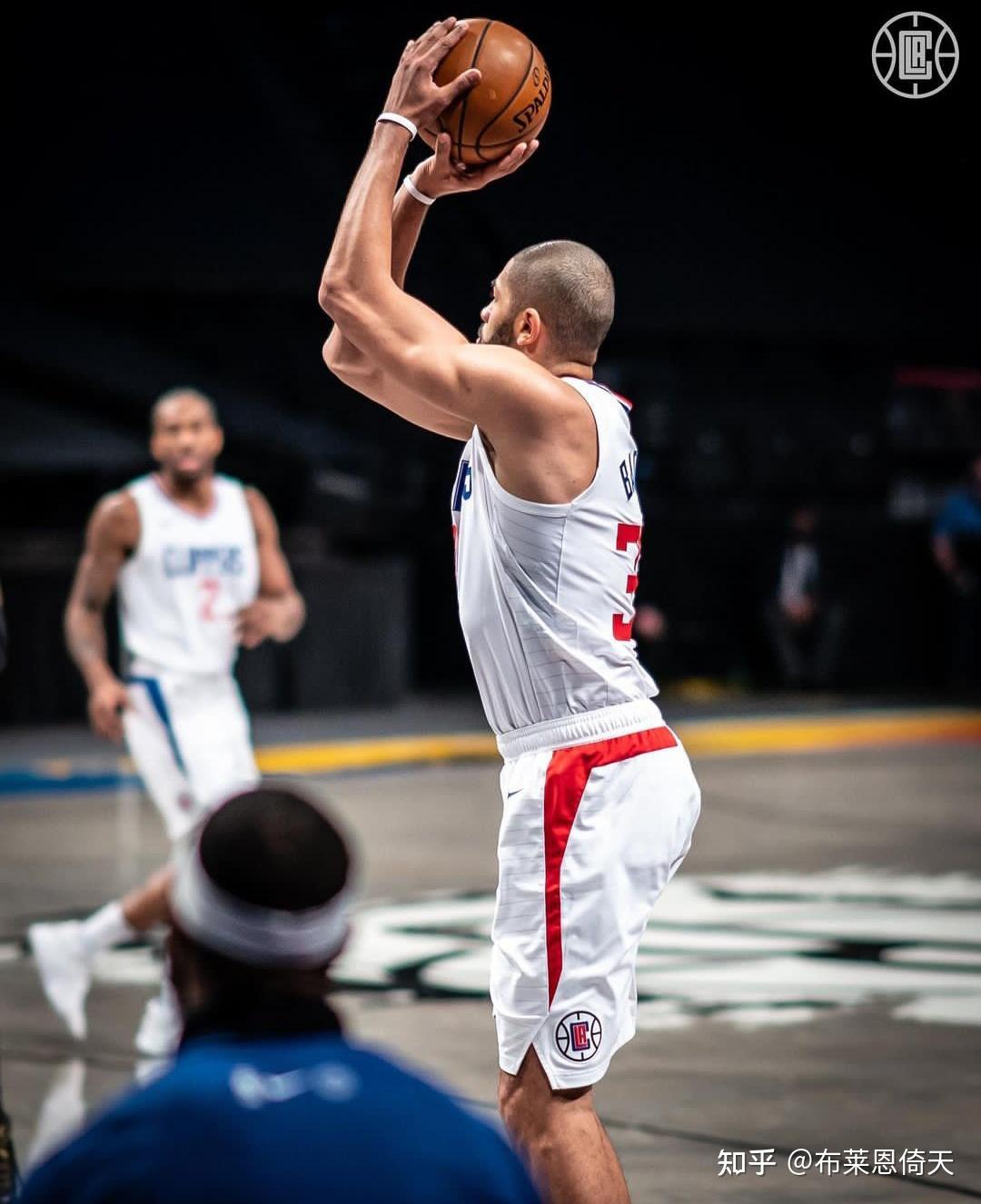 篮网险胜快船，范弗利特惊艳四座的简单介绍