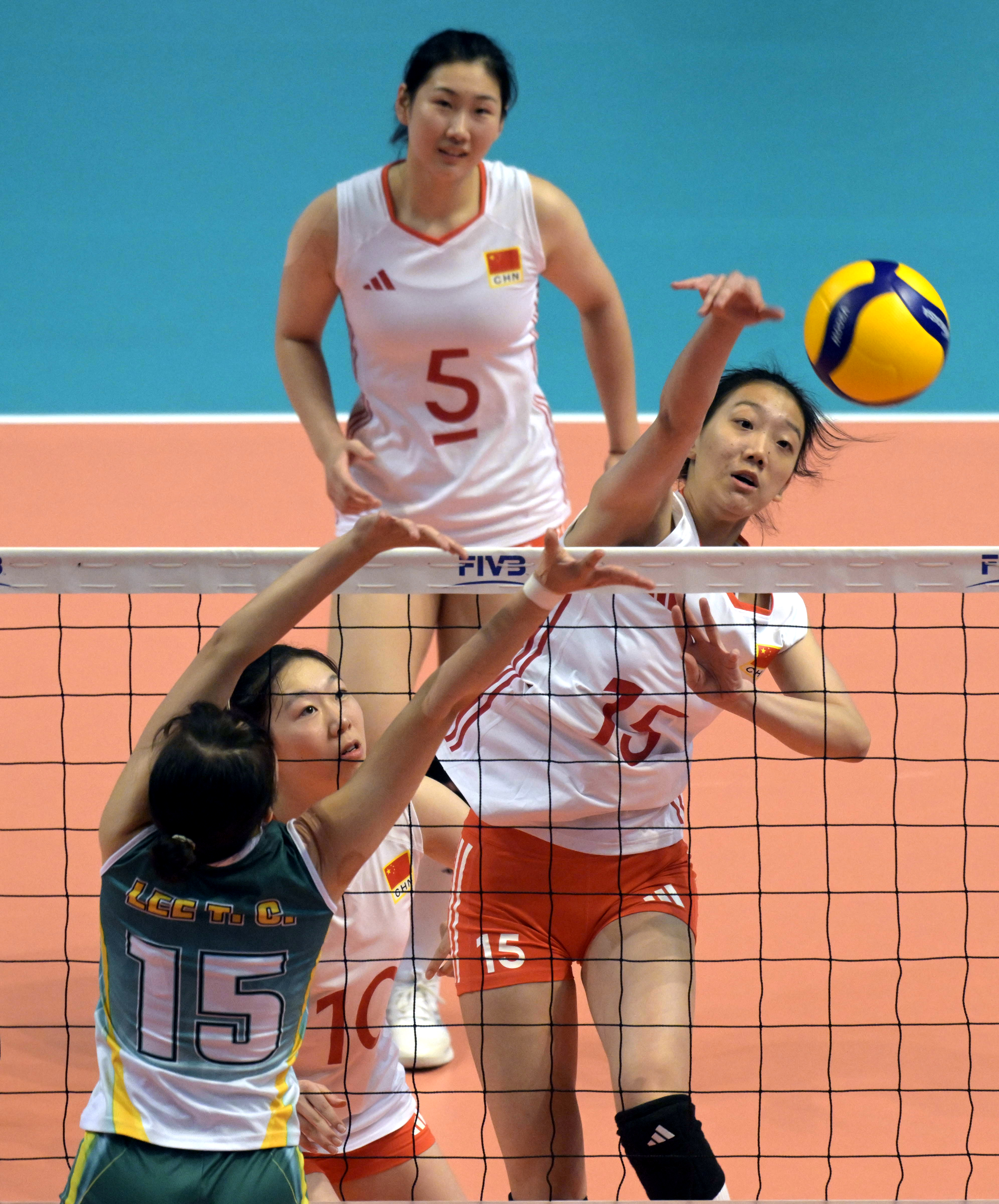 足球锦标赛：中国女队晋级半决赛的简单介绍