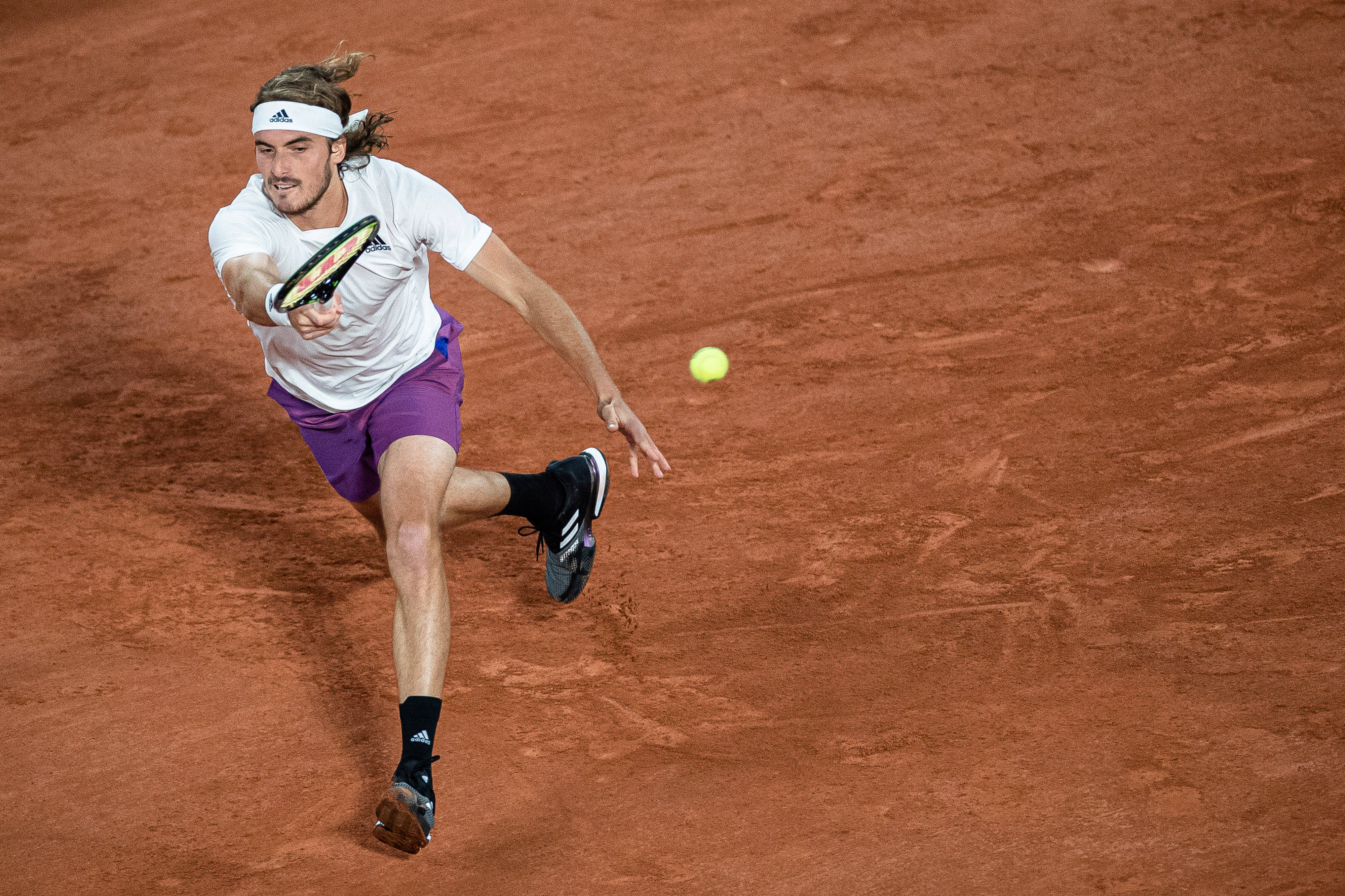 意大利网球队逆转法国网球队，西西帕斯制霸全场的简单介绍