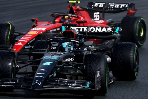 包含梅赛德斯绝杀阿斯顿马丁，皮亚斯特里刷新纪录的词条