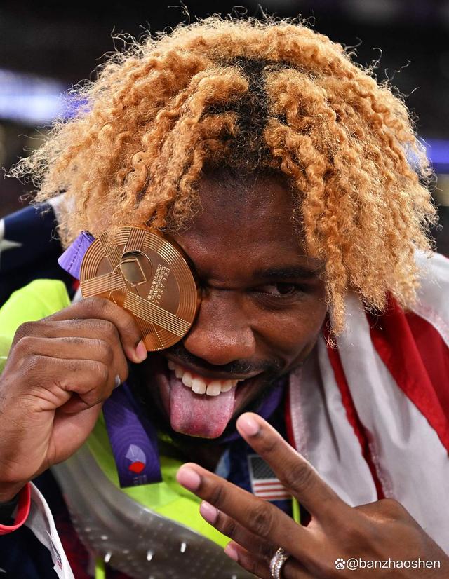 紧张刺激!运动员惊险一击赢得胜利 紧张刺激!运动员惊险一击赢得胜利